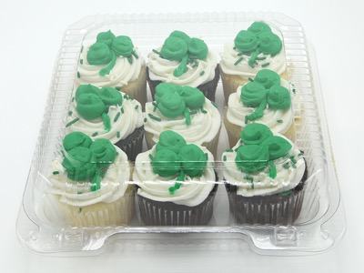 Cupcakes with Shamrock deco (9 pack)